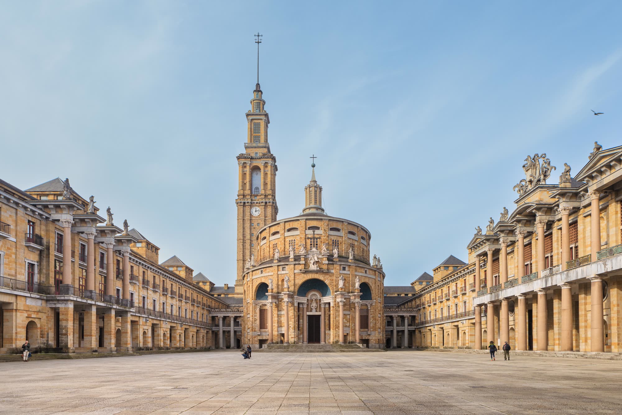 3. Plaza de la Laboral